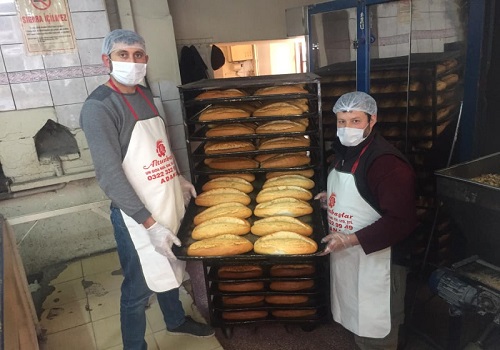 Doğanşehir'de Fırıncılar Ekmek Dağıtımına Başladı